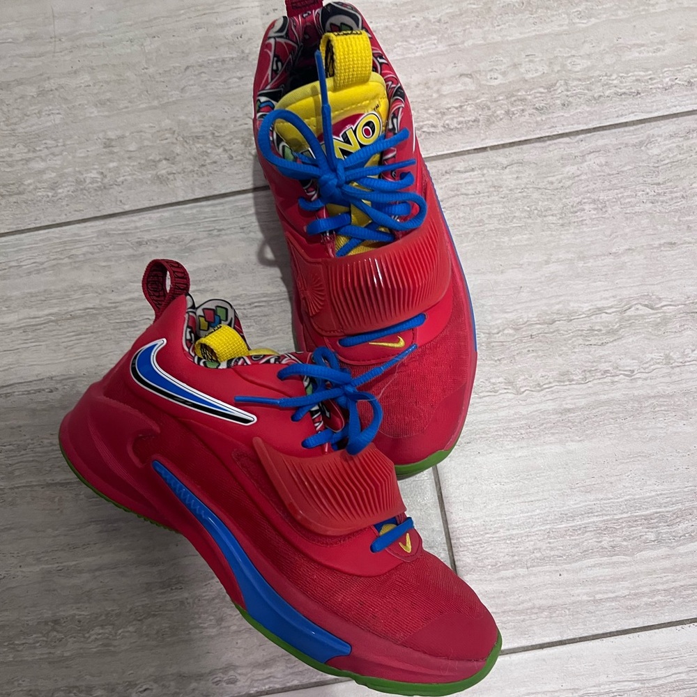 Nike kids limited edition UNO basketball sneakers!